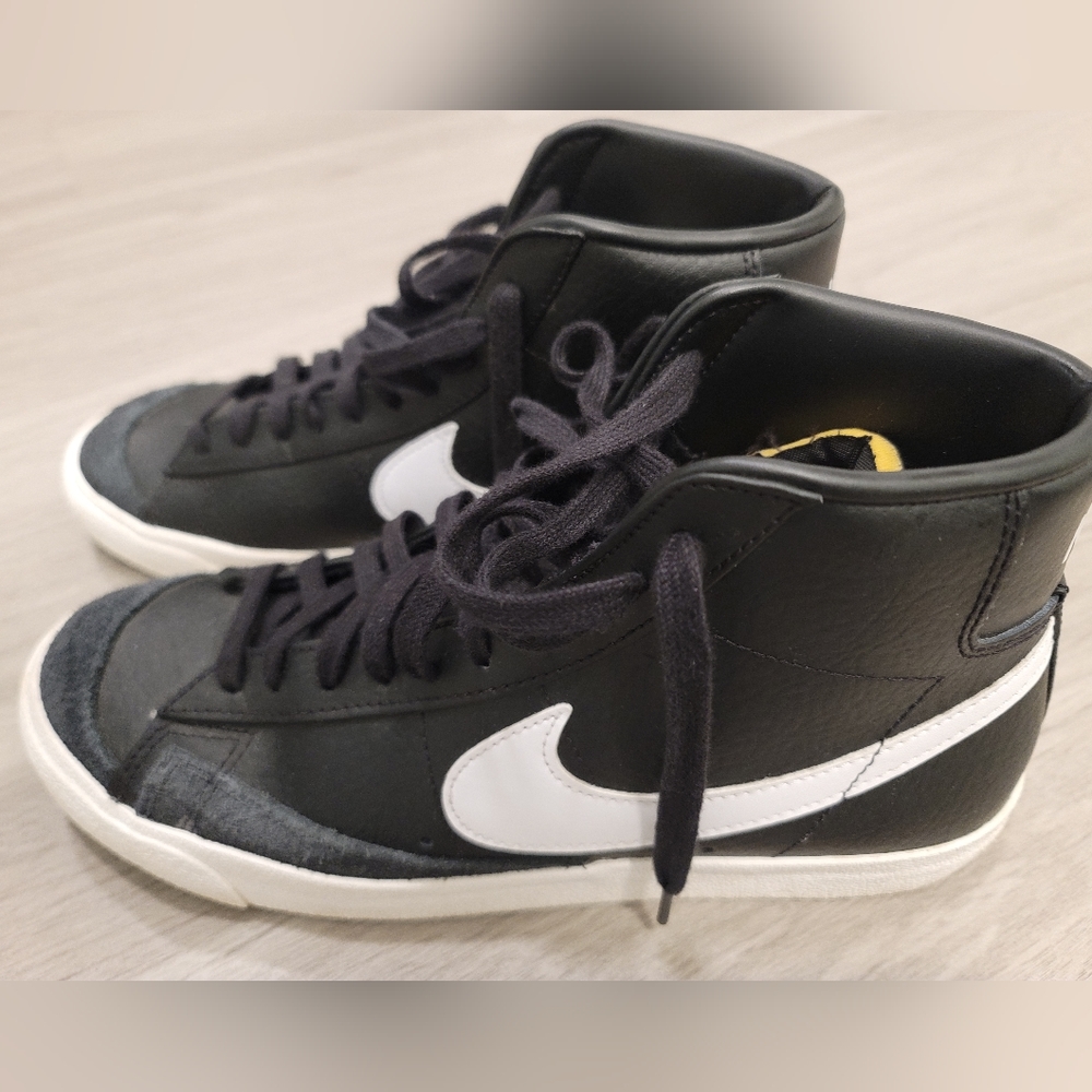 Nike Blazer mid 77 vintage casual, size 8.5, black and white